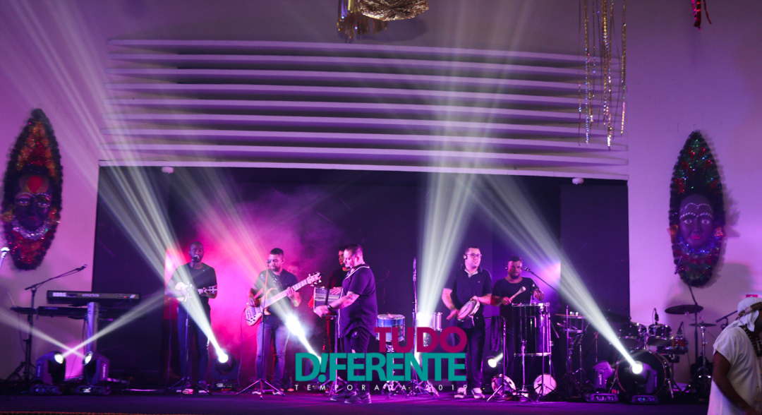 Show de samba e pagode, um show de luzes, com os maiores sucessos do pagode 90 no repertório em são Paulo